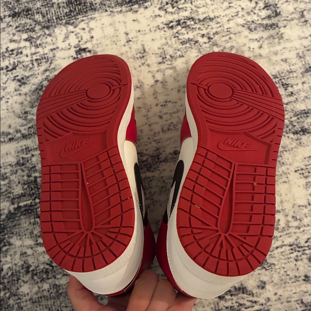 Jordan 1 retro mid Chicago (2020) size 5 youth - Picture 5 of 6